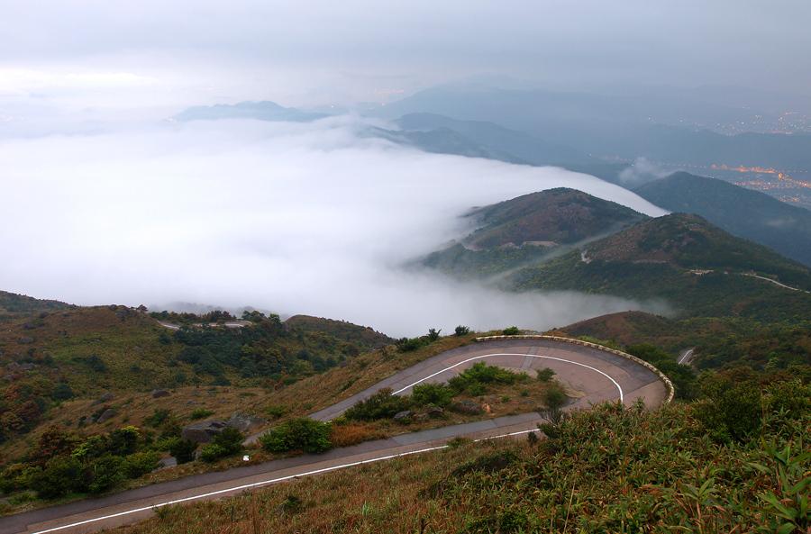 sea-of-clouds-tai-mo-shan hiking hong kong best hiking trails in hong kong easy hiking trails in hong kong