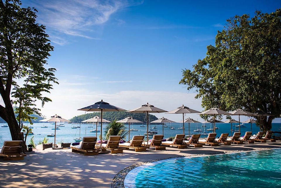 Nai Harn Beach1