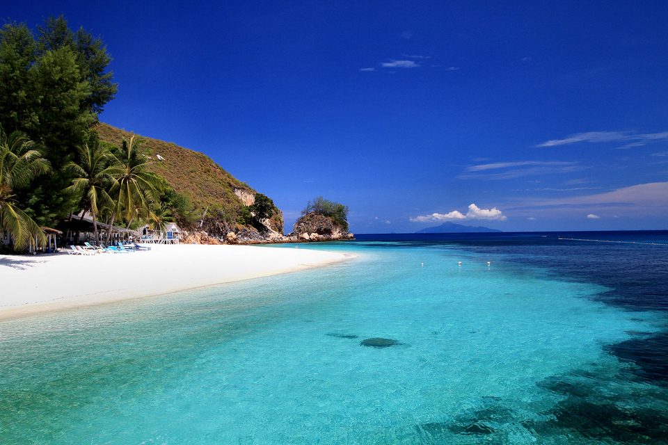swimming-tioman-island-malaysia