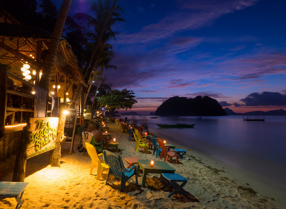 night life in el nido-palawan-philippines