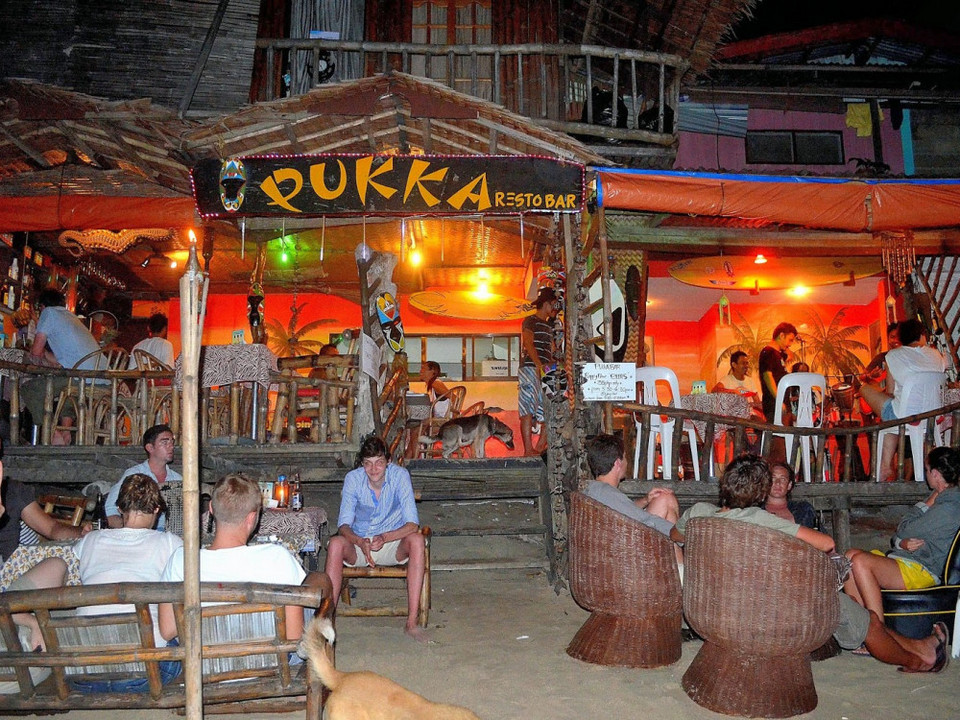 night life in el nido-palawan-philippines2 Image by: coron vs el nido blog.