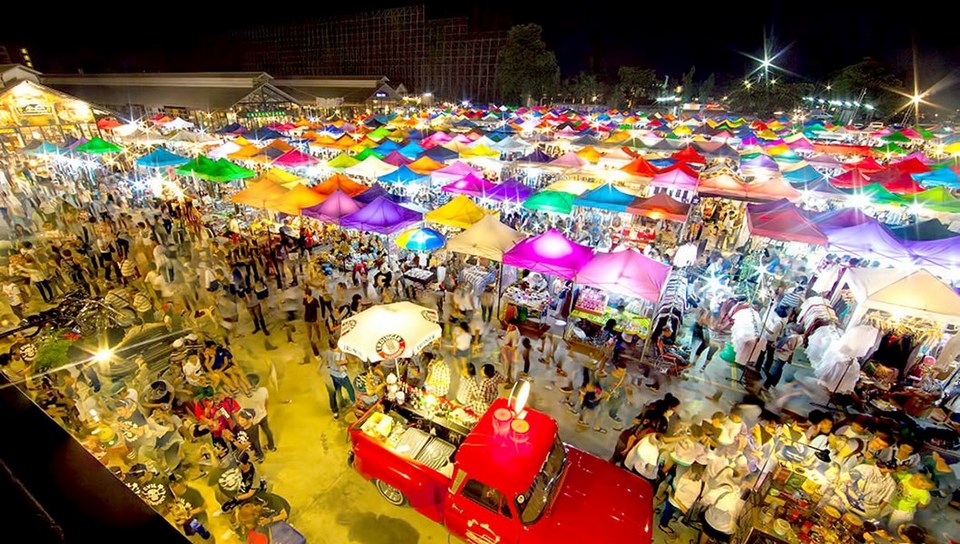 Rot Fai Train Night Market-bangkok