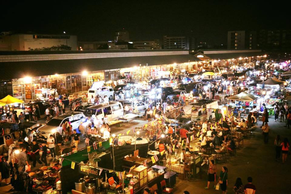 Rot Fai Train Night Market-bangkok1