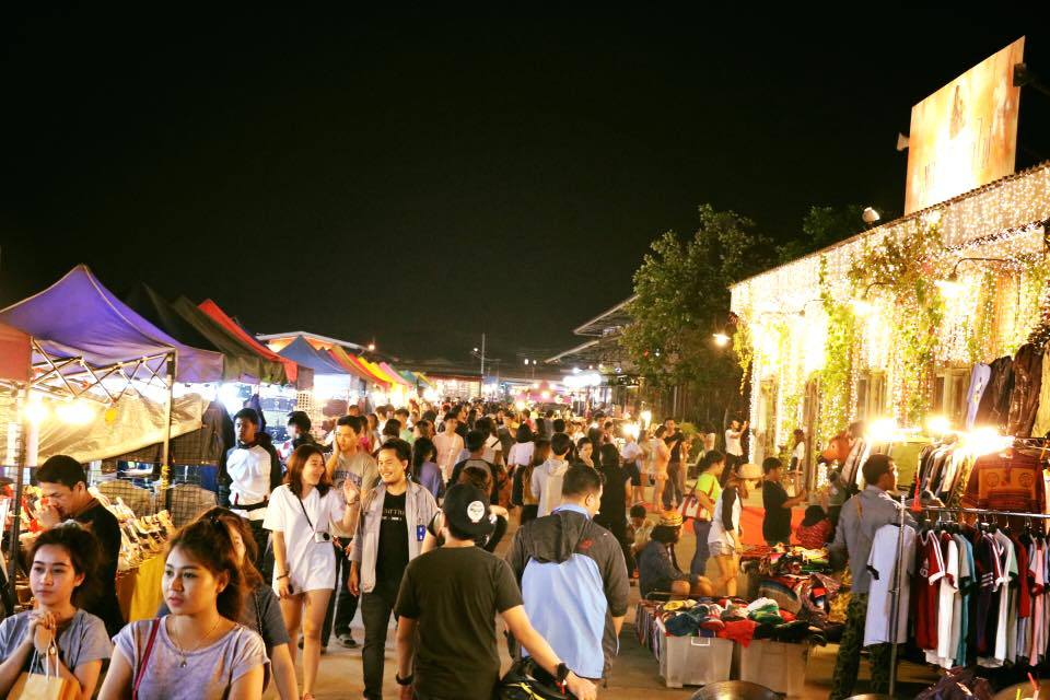 Rot Fai Train Night Market-bangkok4