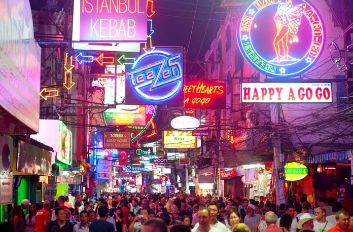 best place to stay in pattaya for nightlife blog Image by: what to do in pattaya at night blog.