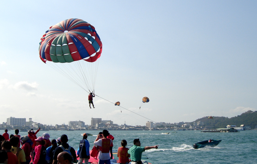 Parasailing-pattaya-thailand2