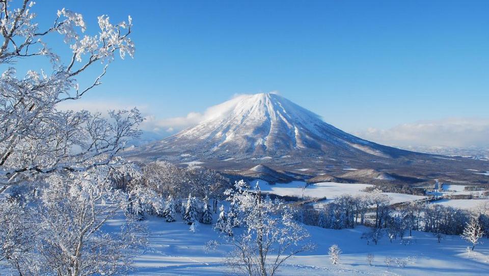 Japan ski resort_views towards Mt Yotei from Rusutsu