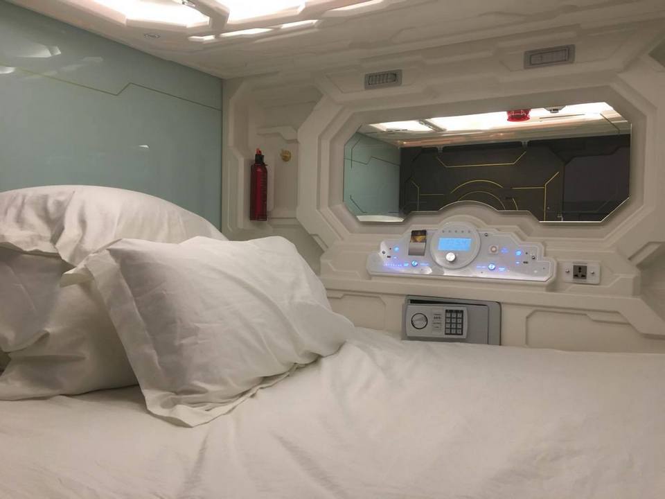 Singapore capsule hotels