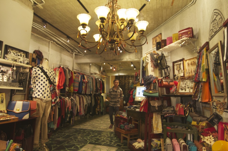 A cute boutique inside Shida Night Market