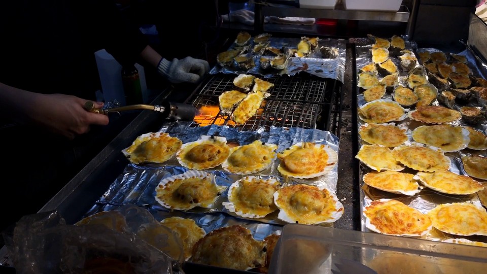 Cooking Oysters Shilin Night Market Taipei