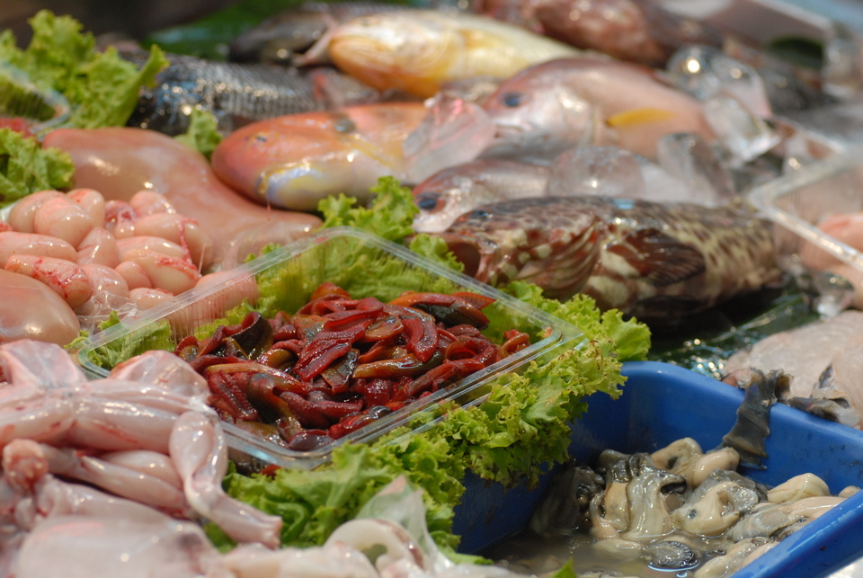Fresh seafood at Huaxi St. Night Market, Taipei