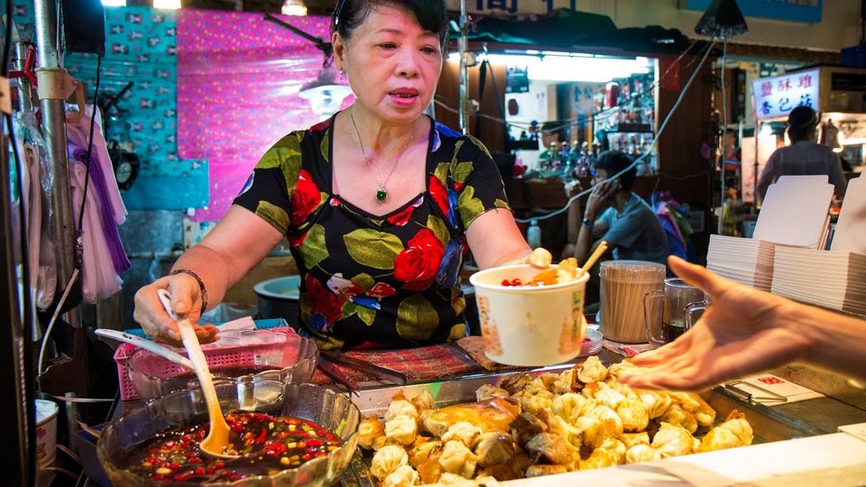 Pepper Pork Buns & Bone Soup