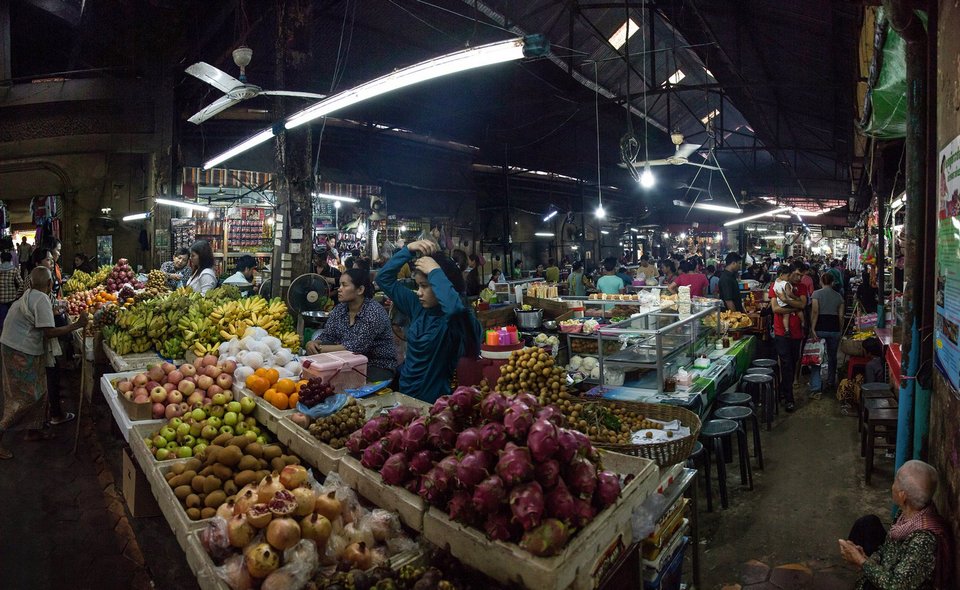 Old Market - Phnom Penh Image by: shopping phnom penh blog.