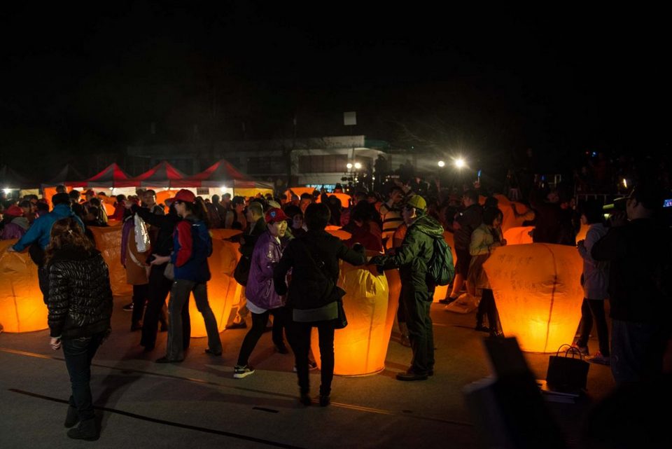 Pingxi-A crowd gets ready to release their sky lanterns at the world famous Lunar New Year