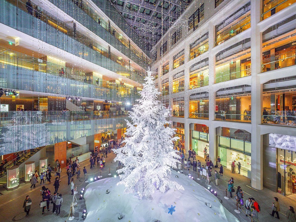 Inside KITTE best shopping malls in tokyo tokyo shopping guide tokyo shopping center shopping area in tokyo