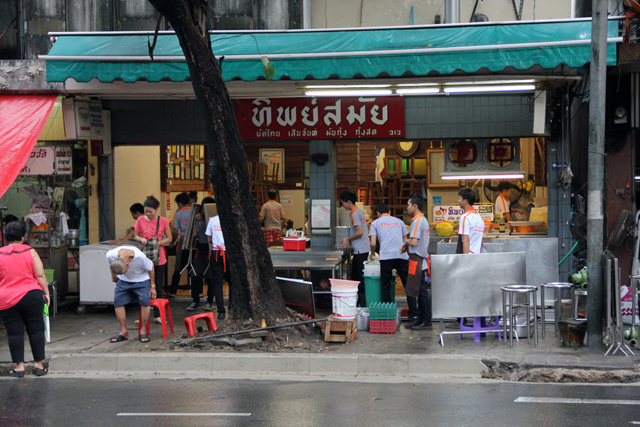 Pad Thai-chatuchak-food-in chatuchak market-bangkok4