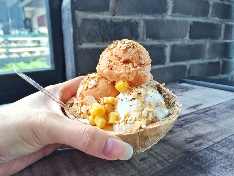 coconut ice cream-chatuchak-market (8)