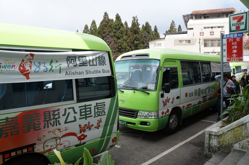 The shuttle bus to Sun Moon Lake