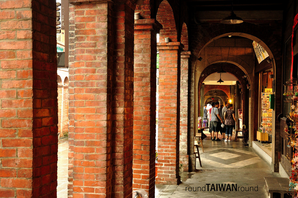 Sanxia red tiled brick houses in dome architecture