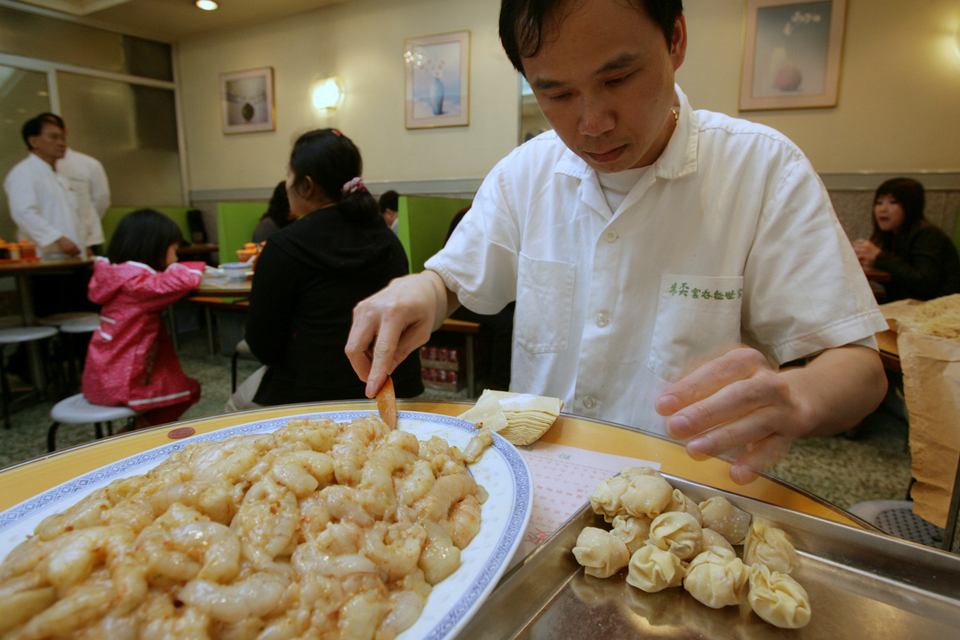 Beef brisket and beef tendon wonton in the making