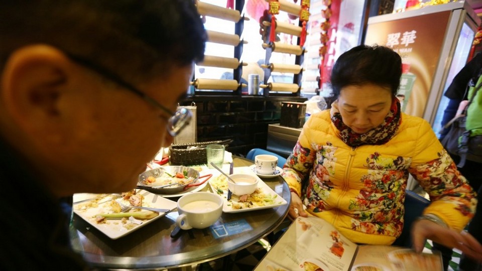 Check menu and price carefully when having meal at Hong Kong restaurant