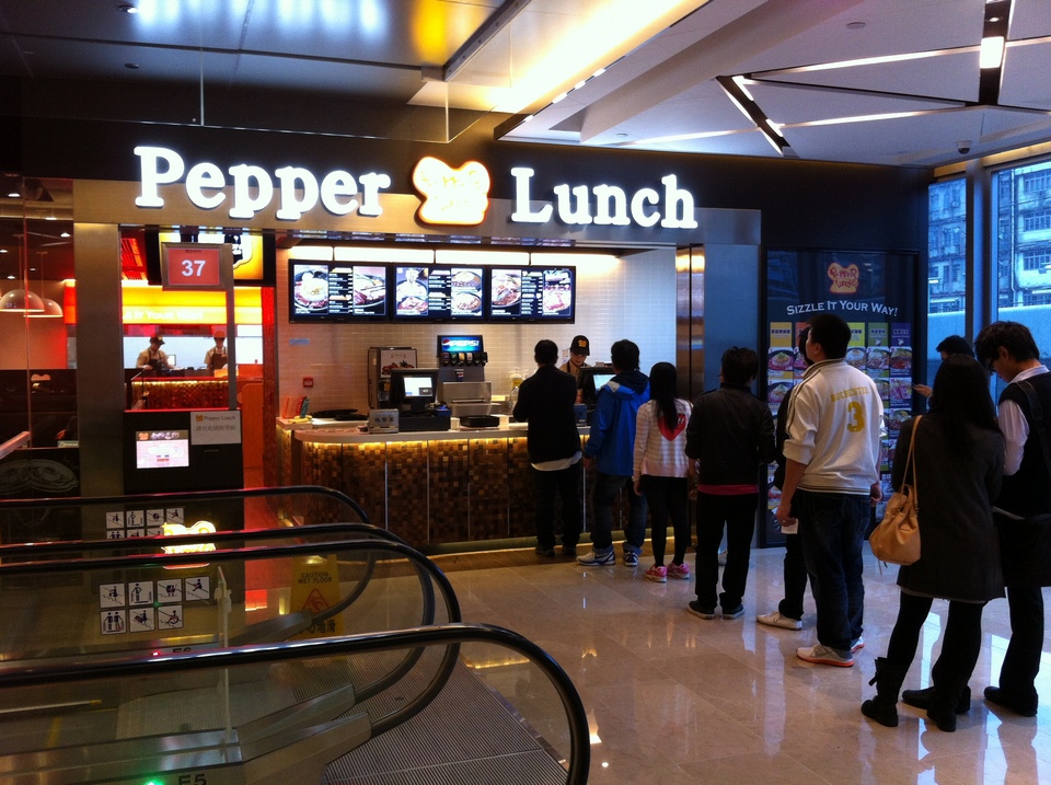 Queuing and waiting for food in Hong Kong restaurants