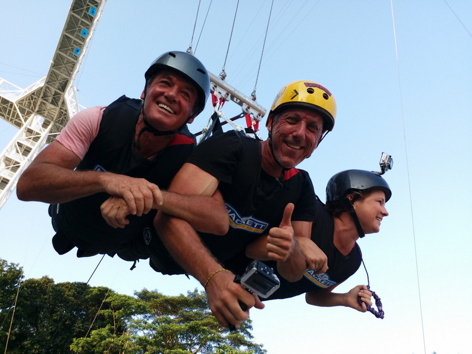 SentosaGiantSwing-singapore6 Image by: adventure activities in singapore blog.