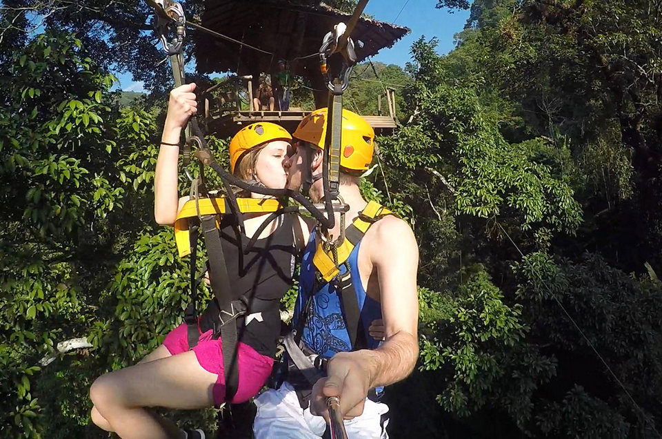 tandem-zipline-kiss-flight-of-the-gibbon
