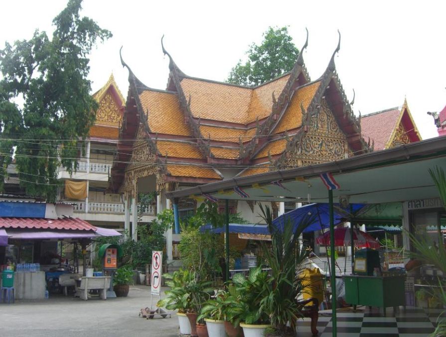 ghost of mae nak mae nak phra khanong mae nak shrine mae nak temple wat mahabut temple (11)
