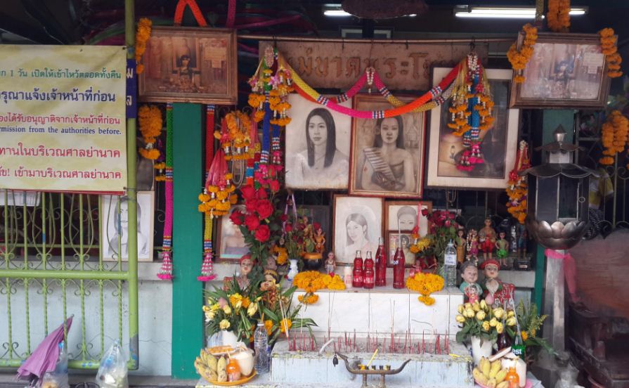 ghost of mae nak mae nak phra khanong mae nak shrine mae nak temple wat mahabut temple (13)
