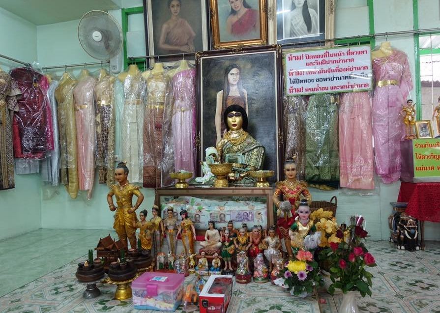 ghost of mae nak mae nak phra khanong mae nak shrine mae nak temple wat mahabut temple (6)