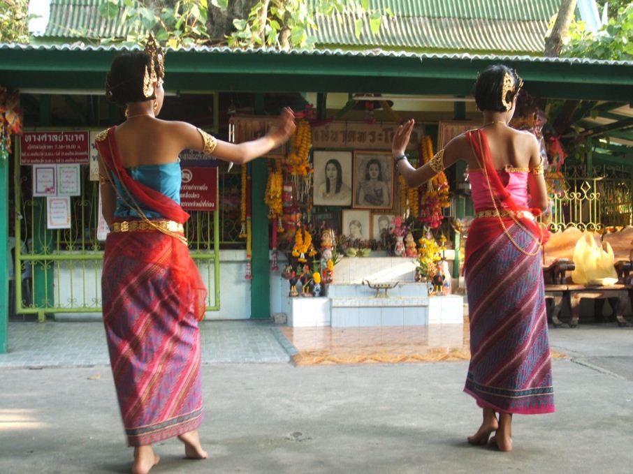 ghost of mae nak mae nak phra khanong mae nak shrine mae nak temple wat mahabut temple (8)