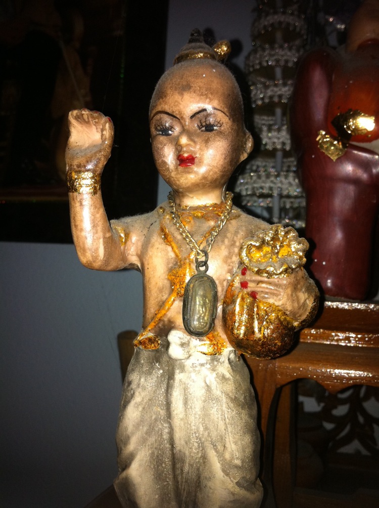 kuman_thong_ghost_boy_statue