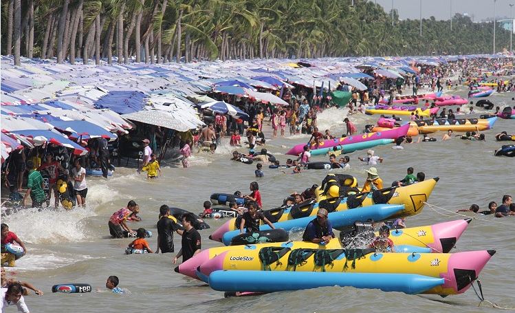 Bang Saen Beach-things to do in pattaya beaches-thailand1