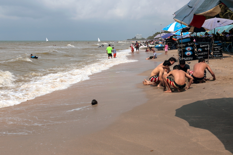 Bang Saen Beach-things to do in pattaya beaches-thailand2