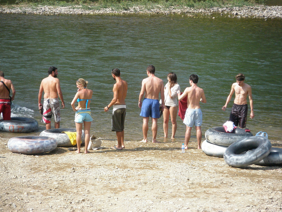 tubing-vang-vieng-come and experience tubing game at vang vieng-laos9
