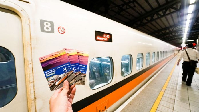 HSR Pass with train - THSR Taiwan Itinerary HSR Pass with train - THSR Taiwan Itinerary