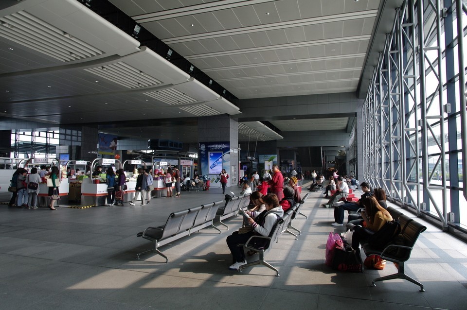Transportation in Taiwan by HSR high speed train20
