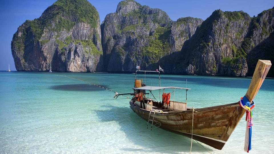 Koh Phi Phi-most beautiful islands in Southeast Asia2