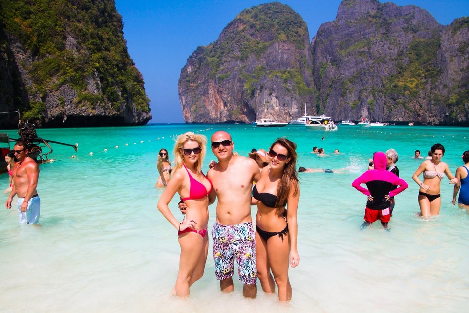 Koh Phi Phi-most beautiful islands in Southeast Asia4