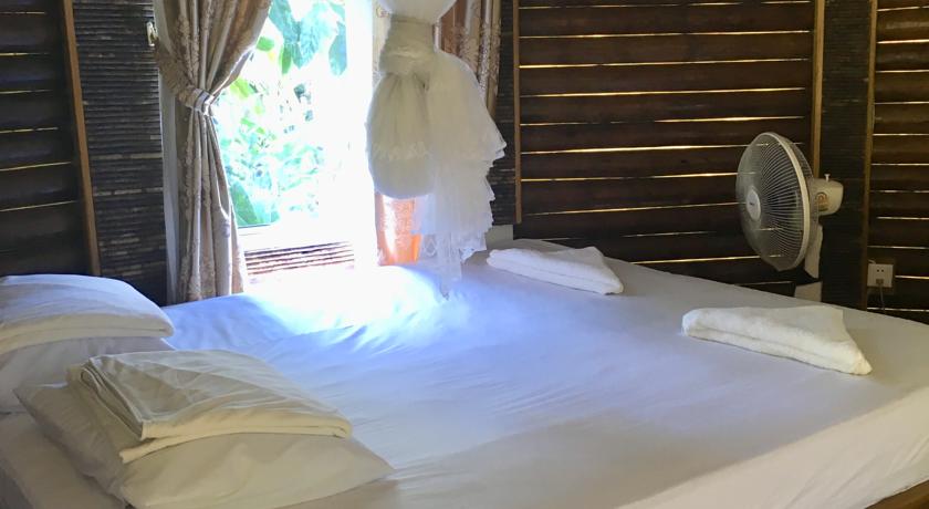 M'Pay Bay Bungalows1