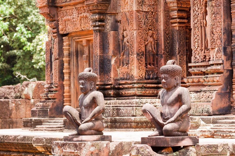 Carving detail - Banteay Srei statues