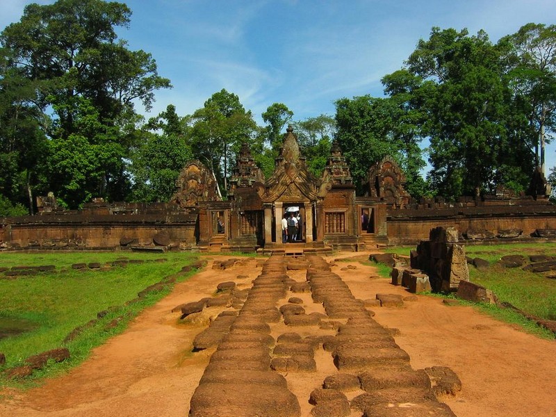 Banteay Srei Temple with unique architectural features banteay srei temple banteay srei siem reap banteay srei temple siem reap