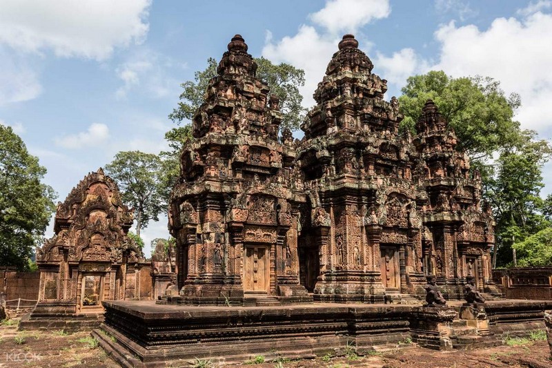 Banteay Srei temple- Isvarapura tower system