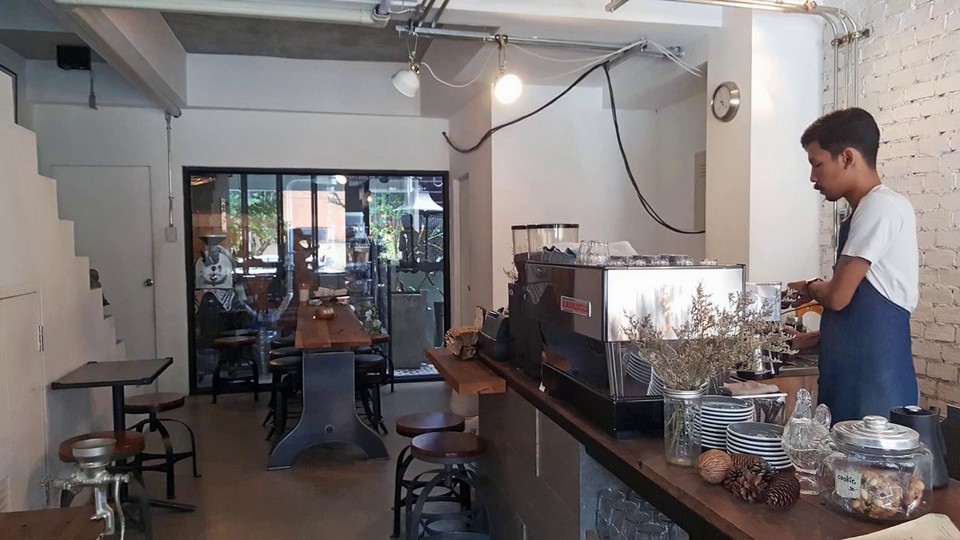 Omnia Cafe & Roastery-chiangmai-thailan2 top 10 best cafes in Chiang Mai and best coffee shops in Chiang Mai below.