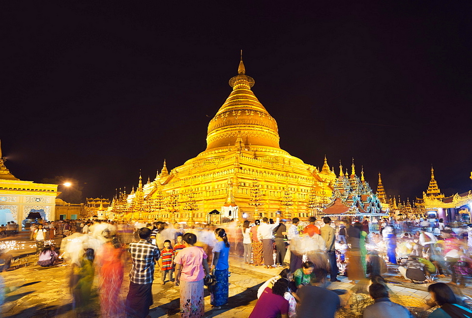 Festival of Light, Shwezigon Paya, Bagan (Pagan), Myanmar (Burma) bagan blog bagan travel blog bagan travel guide