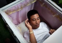 Try the feeling of death at this Bangkok coffee shop10