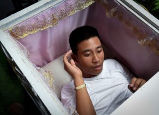 Try the feeling of death at this Bangkok coffee shop10