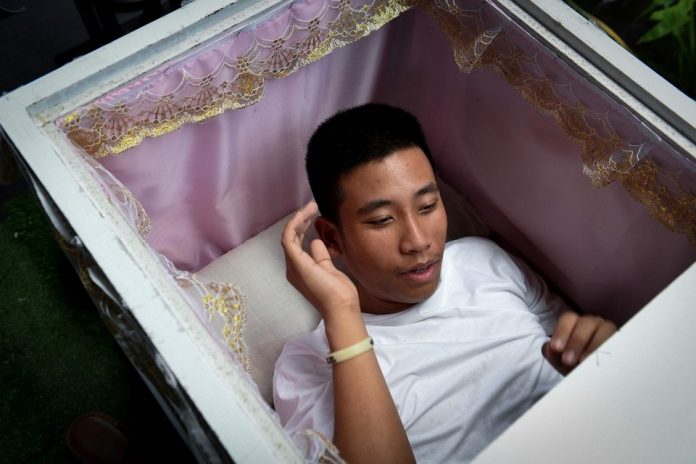 Try the feeling of death at this Bangkok coffee shop10 Try the feeling of death at this Bangkok coffee shop10
