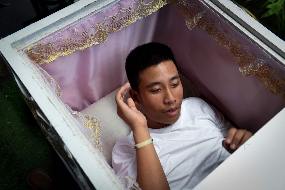 Try the feeling of death at this Bangkok coffee shop10